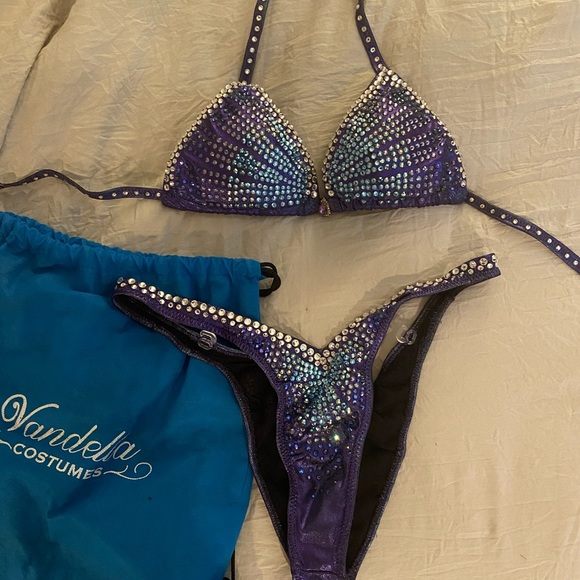 Figure bikini suit